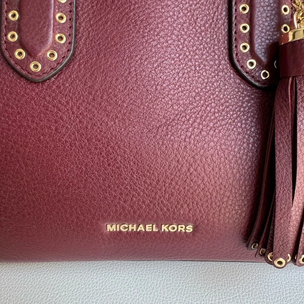 Gorgeous Michael Kors Handbag/Crossbody in very good preloved condition!